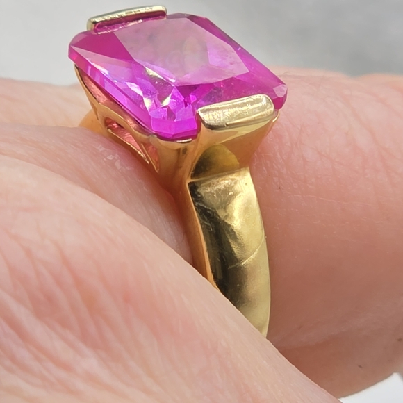 Designer Signed Vivid Pink Sapphire Ring - Picture 11 of 12